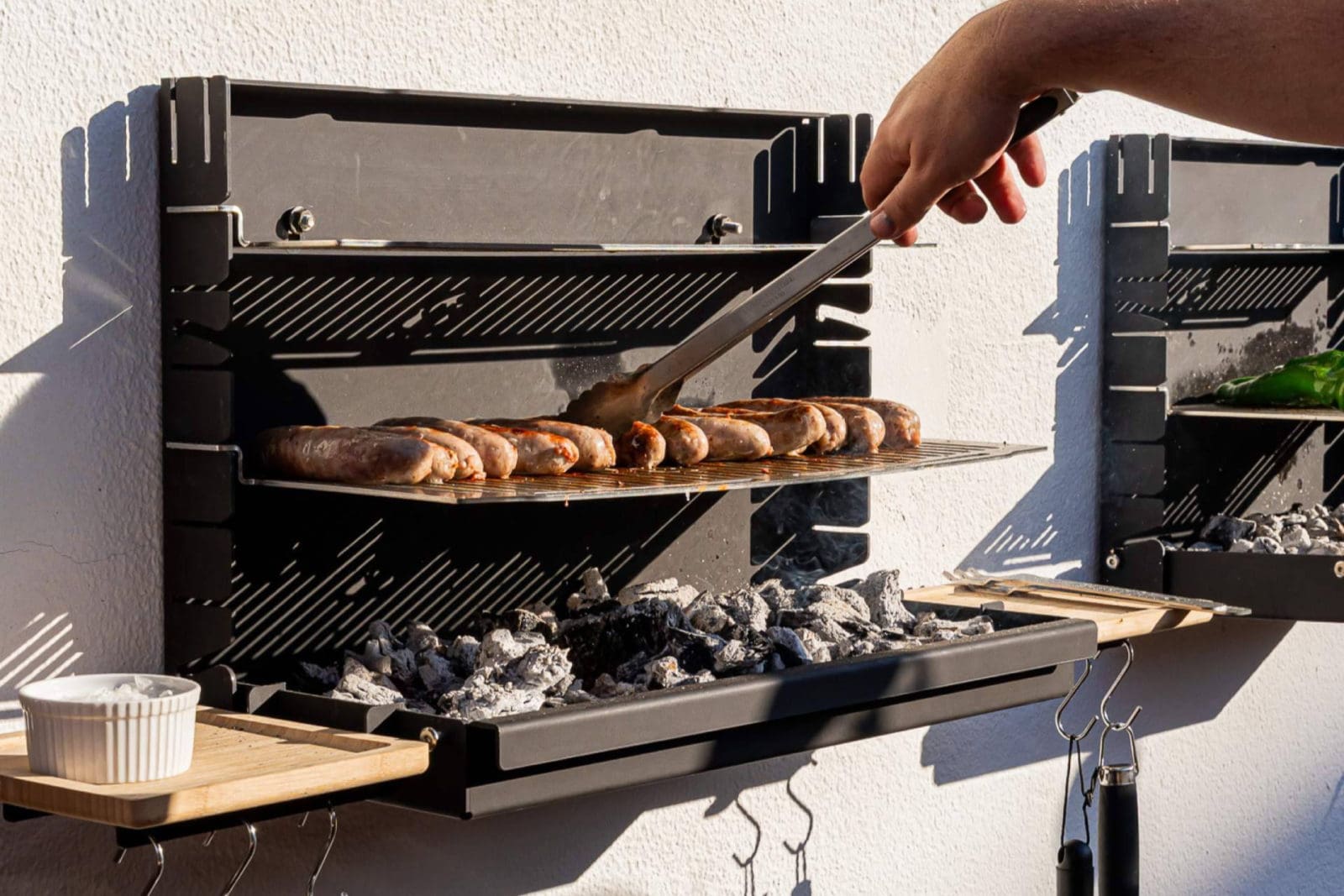 La barbacoa que desaparece; el fenómeno BBQ que está conquistando balcones y terrazas en España