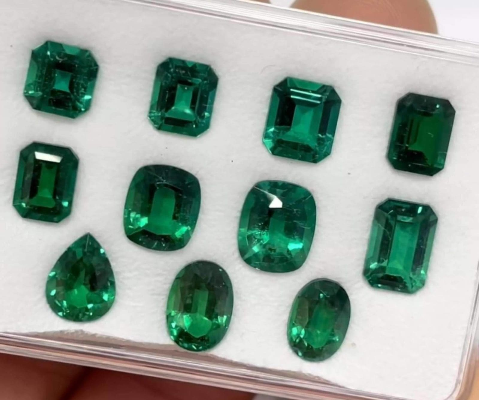 Anillos y pendientes con diamantes, precisión, origen y certificación en joyería de alta gama