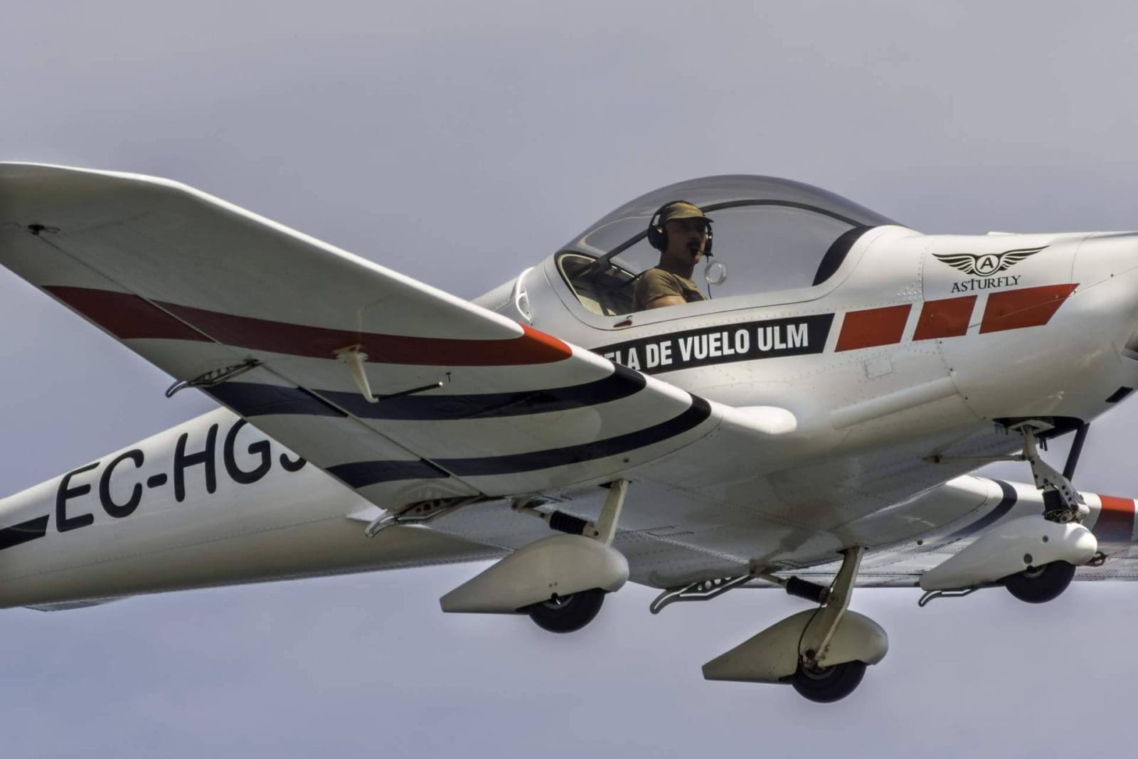 Construir para volar, Asturfly acompaña a los entusiastas en el montaje de ultraligeros