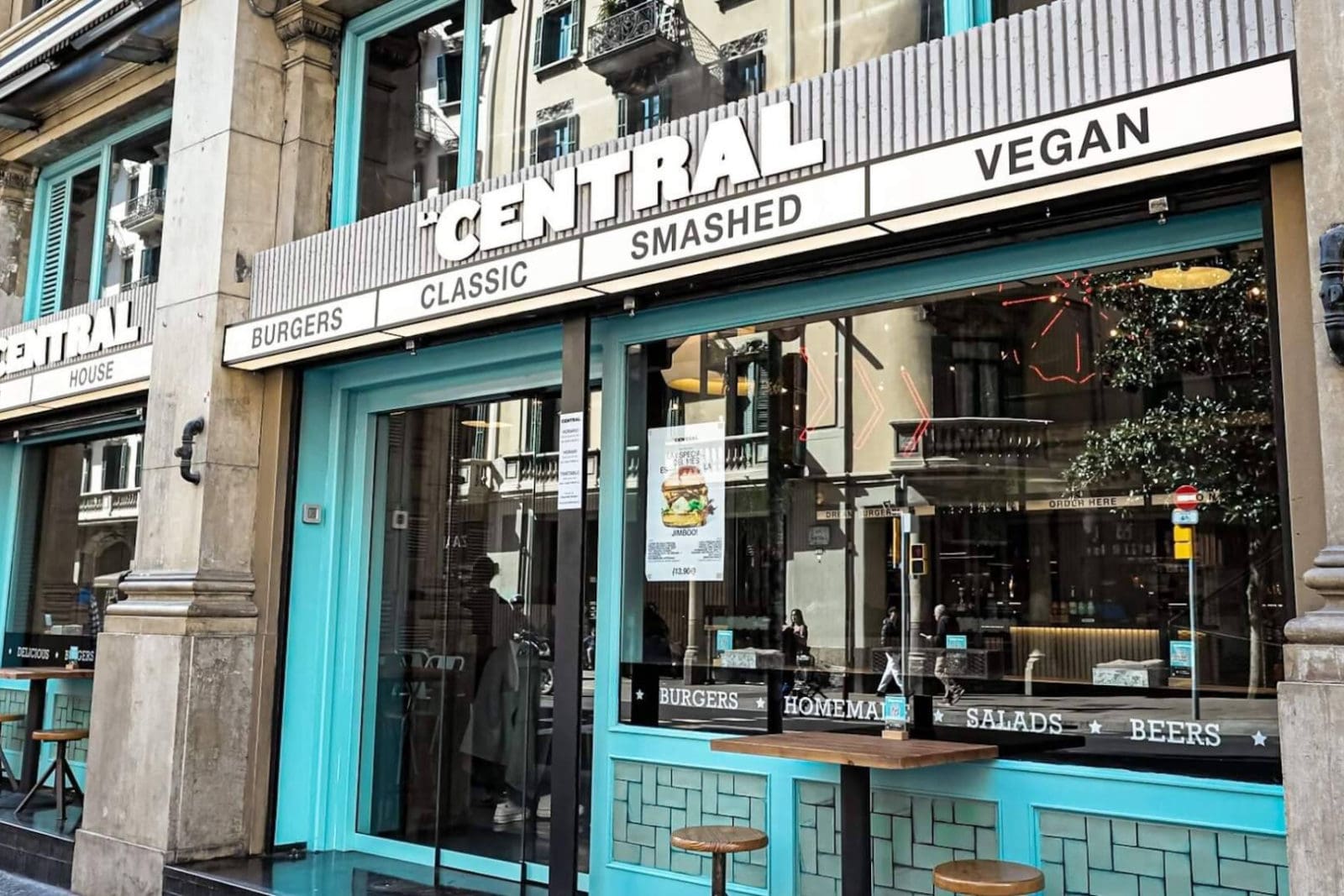 La Central consolida su propuesta como hamburguesería en Barcelona con una carta renovada