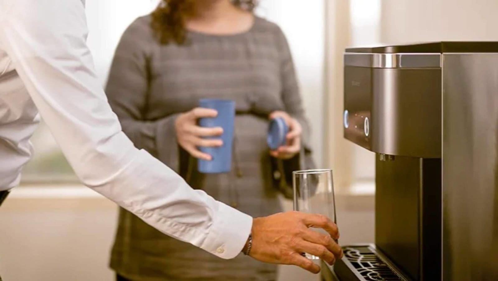 Qué debe revisar una empresa antes de optar por dispensadores de agua en alquiler