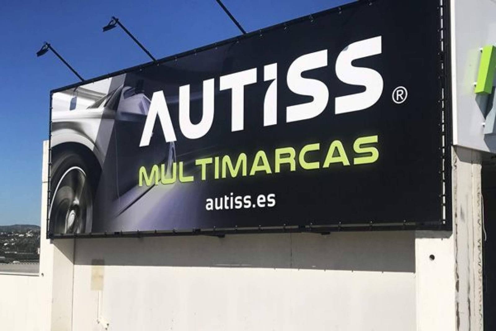 Rótulos Cecilio amplía su oferta con lonas de gran formato para publicidad y eventos