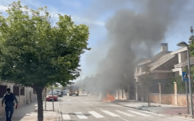 Un obrero de Majadahonda arranca su coche y arde en llamas por un devastador incendio