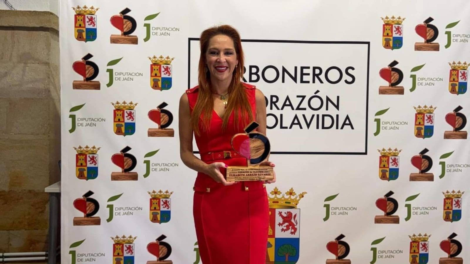 Elisabeth Arrojo, premiada en Carboneros por una oncología que pone al paciente en el centro