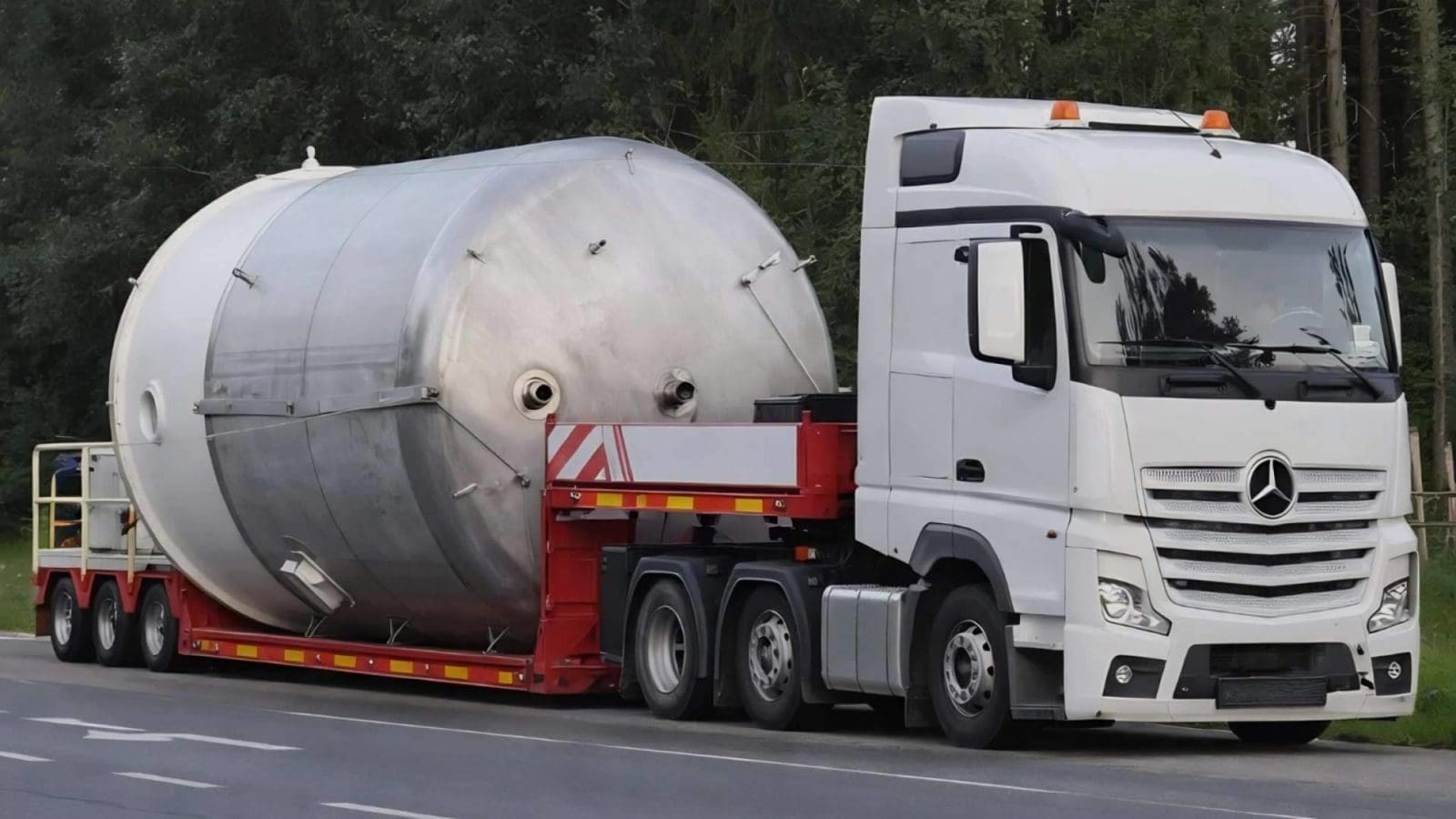 El transporte de maquinaria industrial impulsa la ampliación de flota de Transvolando en Europa