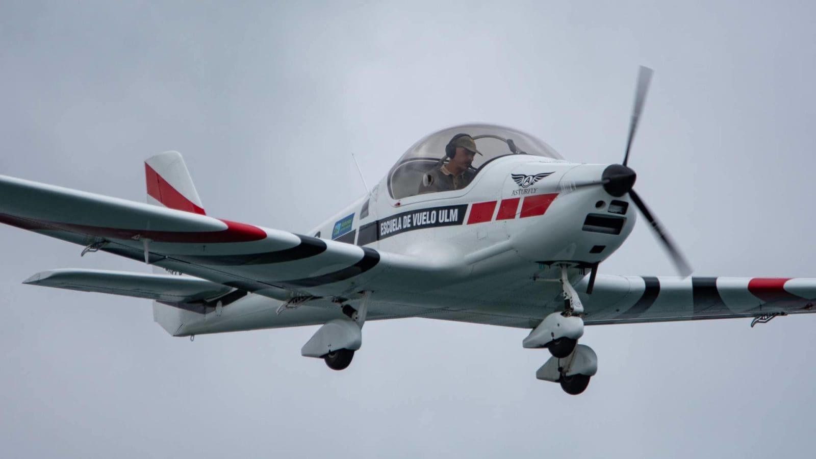 ‘Mi sueño es volar’; cómo algunos alumnos encontraron su camino hacia la aviación en la edad adulta