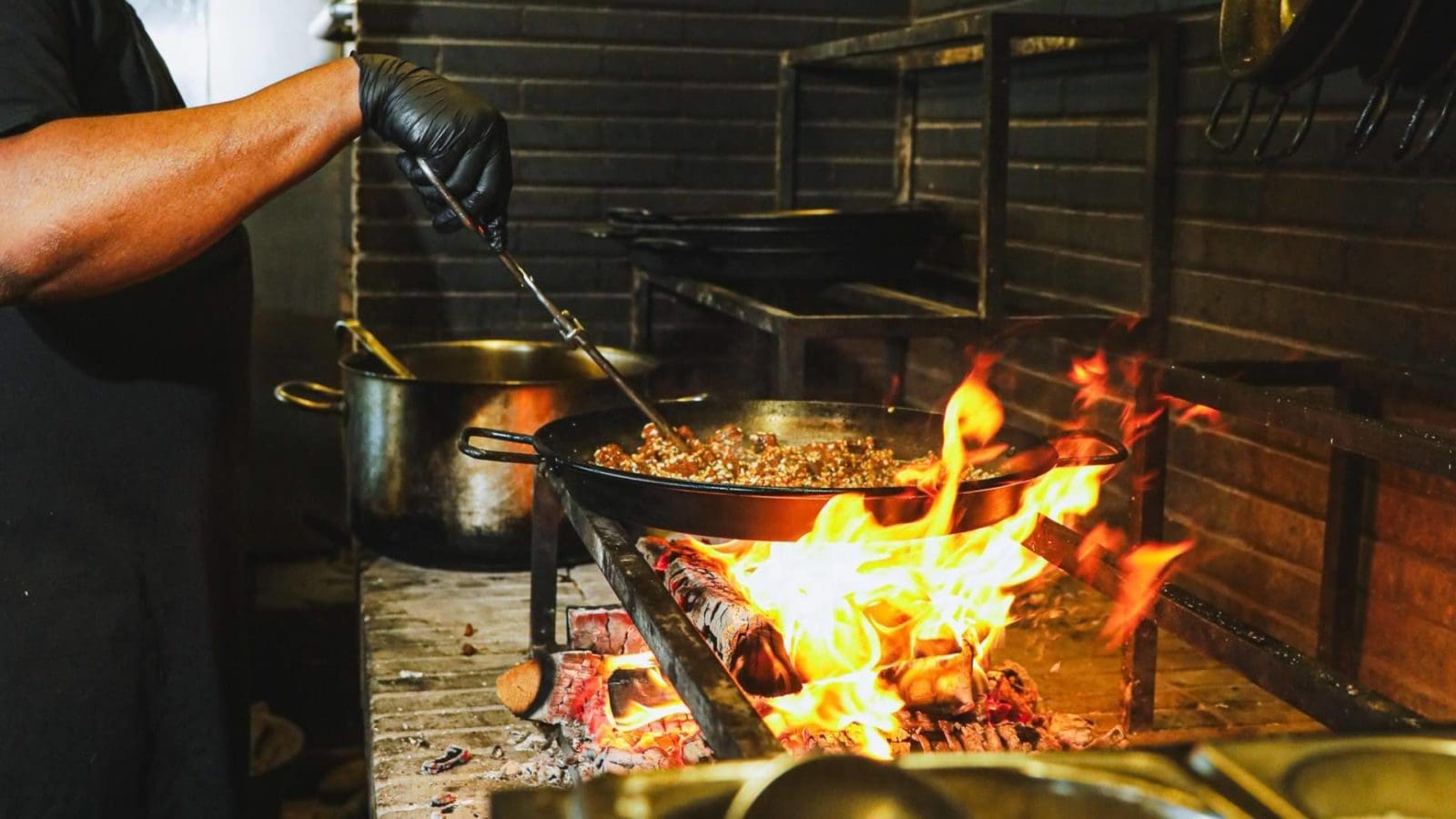 Barraca Barcelona, un restaurante mediterráneo en la Barceloneta para comer arroces a leña frente al mar