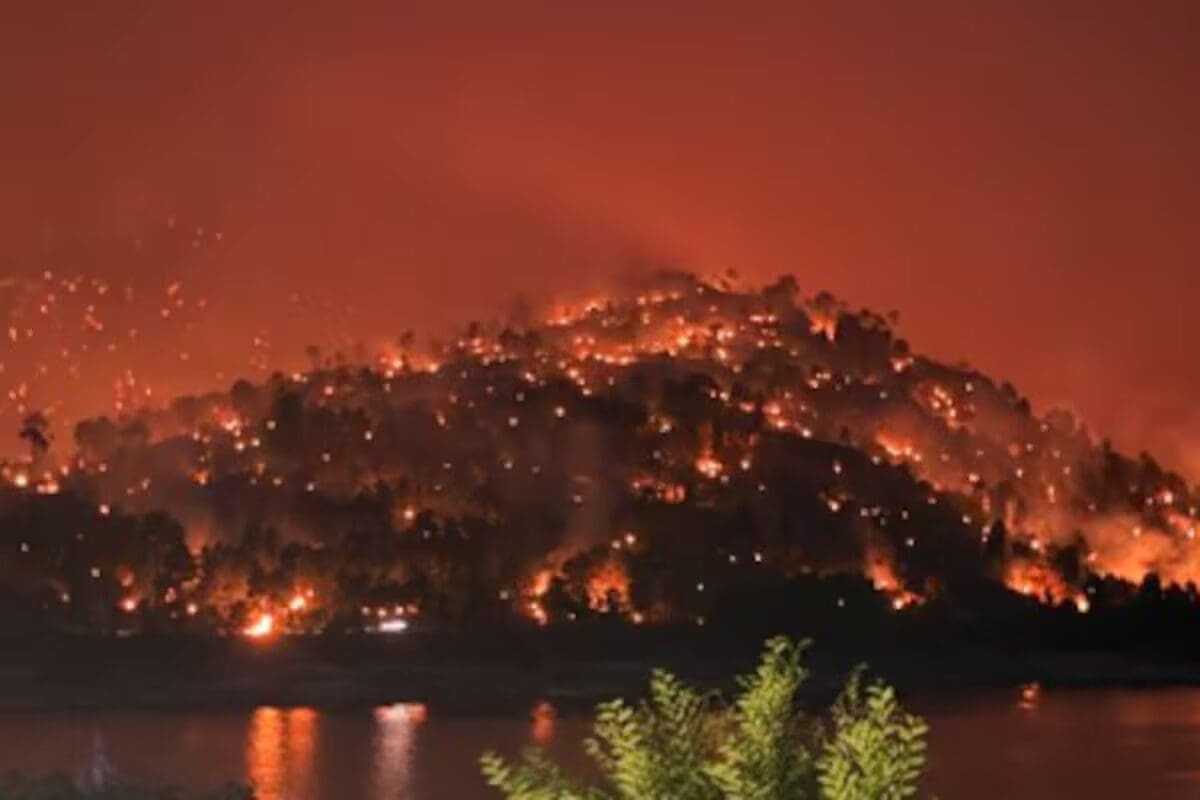 Balance del primer día de «Emergencia Nacional» por el incendio del Oeste de Madrid: el doble que los fuegos de Almería pero sin víctimas
