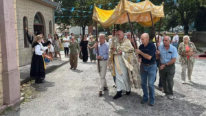 El barrio de Vega en Gijón celebra sus fiestas con acento majariego: nota de color con turistas de Majadahonda