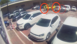 Fotos y vídeo de los ladrones que perpetraron 26 robos en Majadahonda por el método de la «siembra»: así engañaron a sus víctimas Fotos y vídeo de los ladrones que perpetraron 26 robos en Majadahonda por el método de la «siembra»: así engañaron a sus víctimas