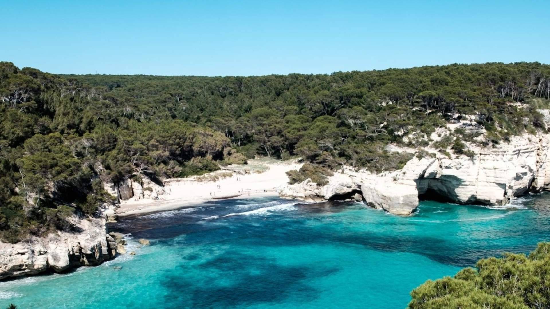 Las 10 mejores calas y playas de Menorca para descubrir la mayor Reserva de la Biosfera del Mediterráneo
