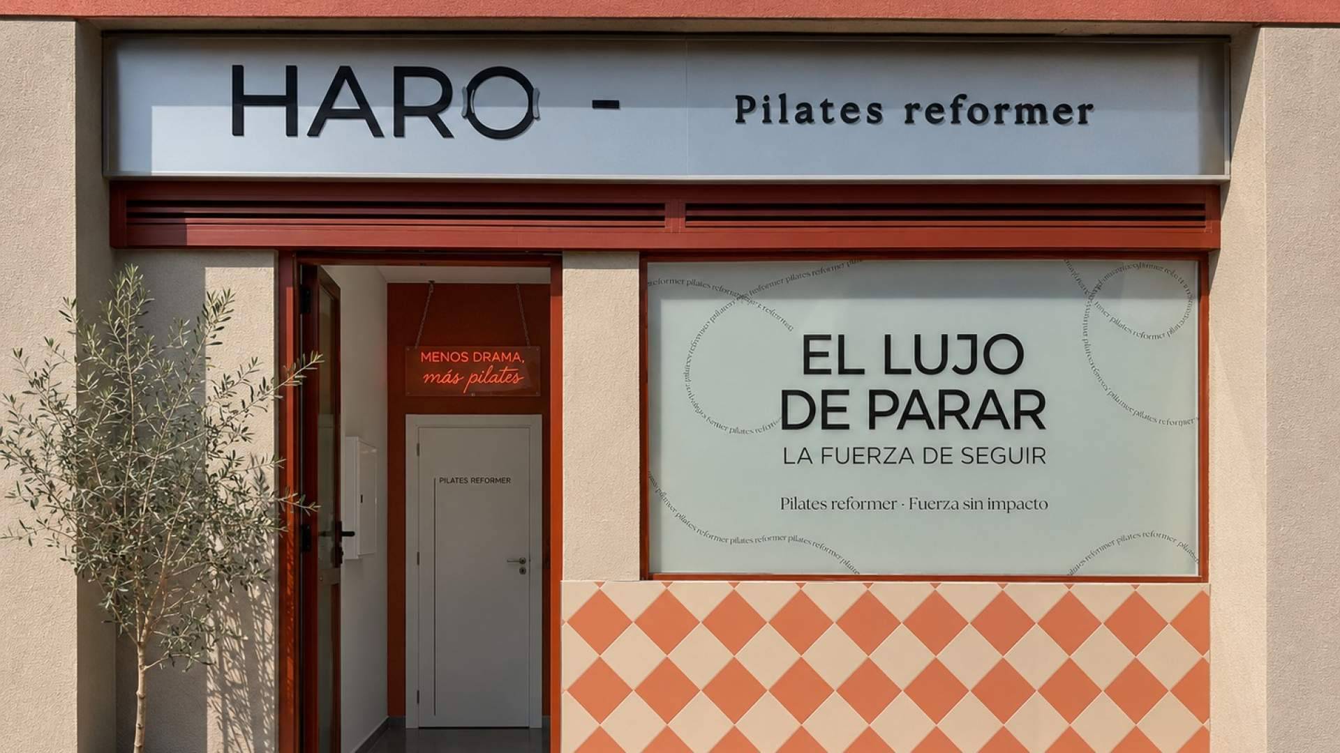 Haro Pilates cambia su fachada y rótulo de cara a la vuelta a la rutina