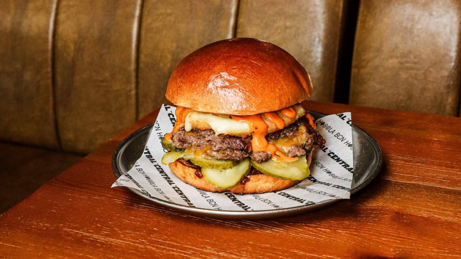 Burger en el centro de Barcelona; La Central, una parada con carne de calidad, ahumador propio y recetas