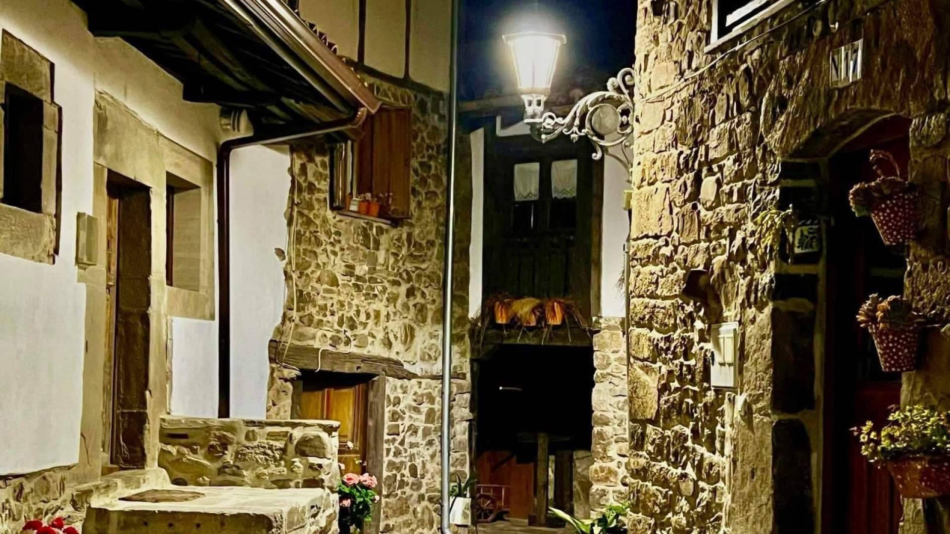 Destinos de España que se transforman al caer la noche