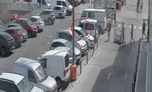 El robo de coches en Majadahonda baja de 25 mensuales a 6: detenido por un vídeo el «solitario» que los sustraía con un «inhibidor» El robo de coches en Majadahonda baja de 25 mensuales a 6: detenido por un vídeo el «solitario» que los sustraía con un «inhibidor»