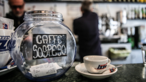 Un «café pendiente» en la Gran Vía de Majadahonda a la manera de Nápoles: «la generosidad puede ser un acto sin testigos» Un «café pendiente» en la Gran Vía de Majadahonda a la manera de Nápoles: «la generosidad puede ser un acto sin testigos»