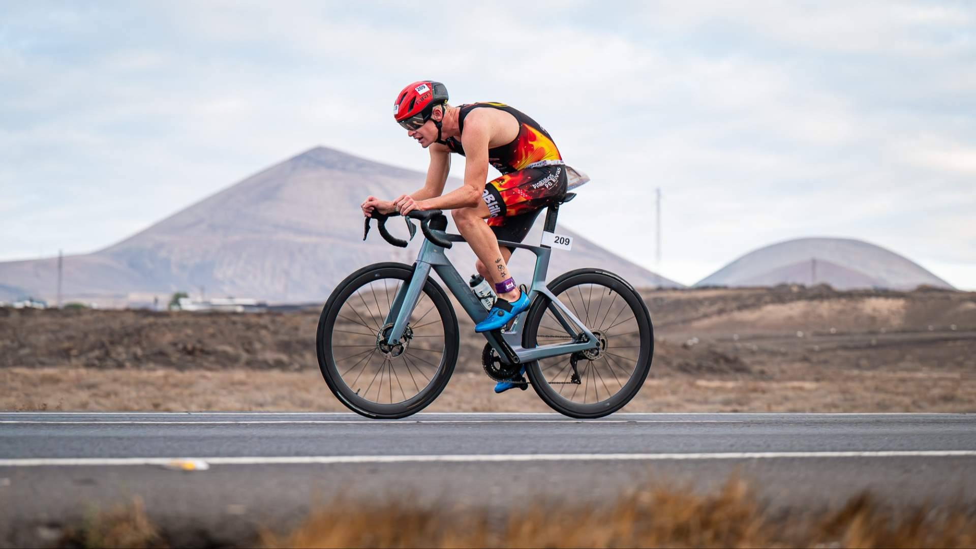 Lanzarote se prepara para el triatlón; Ocean Lava roza el lleno en su XVI edición
