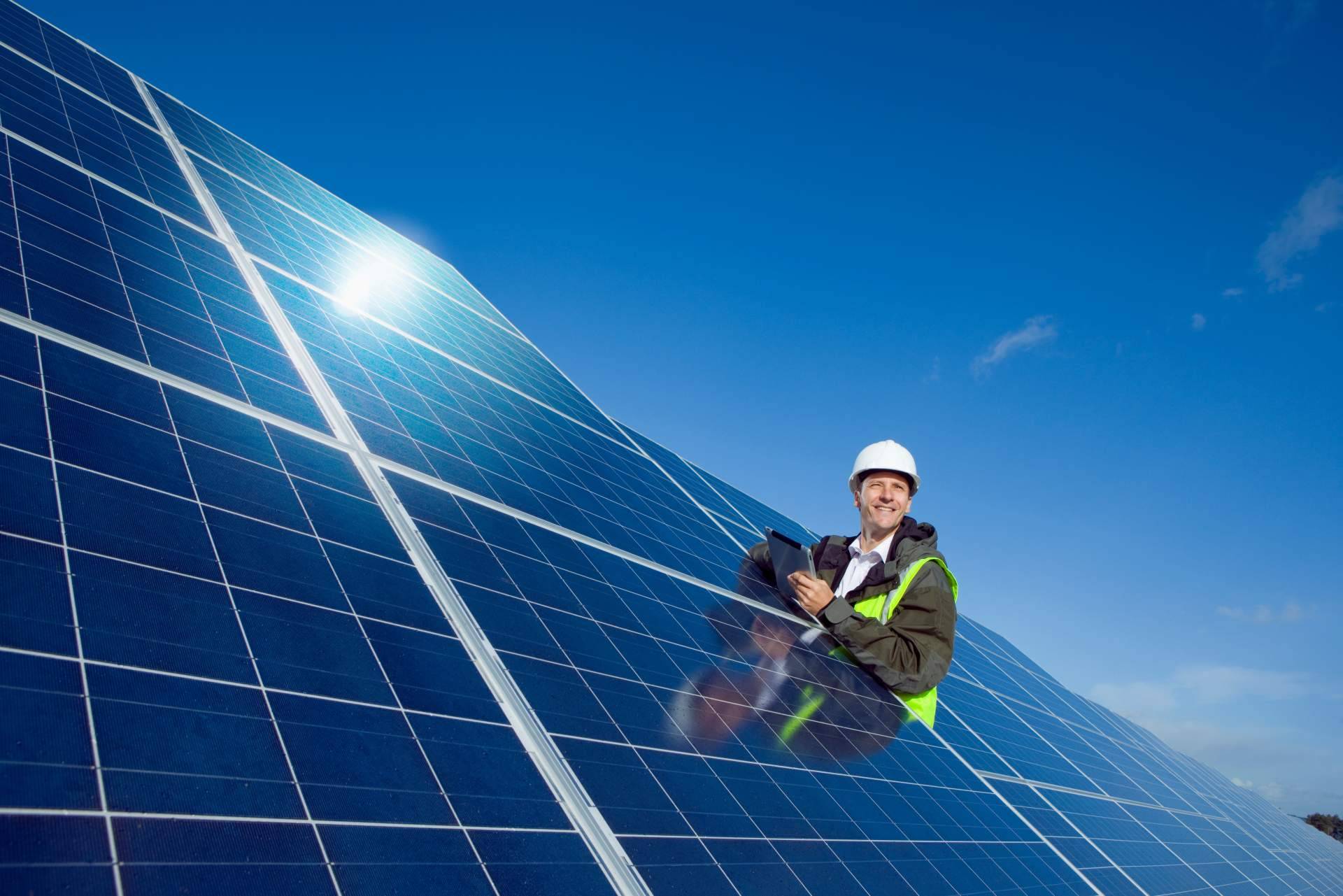 El mantenimiento de placas solares gana importancia a medida que crece el autoconsumo en España