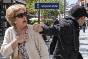 «El Ayuntamiento de Majadahonda niega la inquietud de los vecinos por la inseguridad»: «inversión preocupante de los principios democráticos» «El Ayuntamiento de Majadahonda niega la inquietud de los vecinos por la inseguridad»: «inversión preocupante de los principios democráticos»