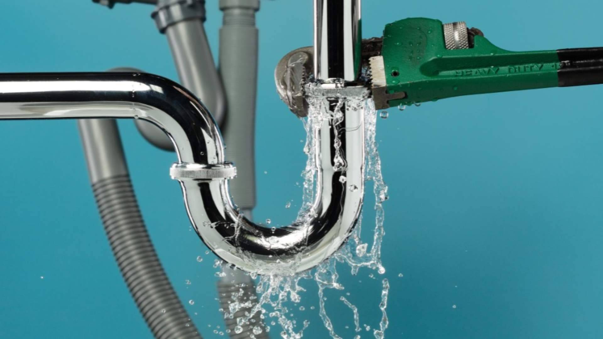 Cómo detectar fugas de agua en tuberías de agua caliente