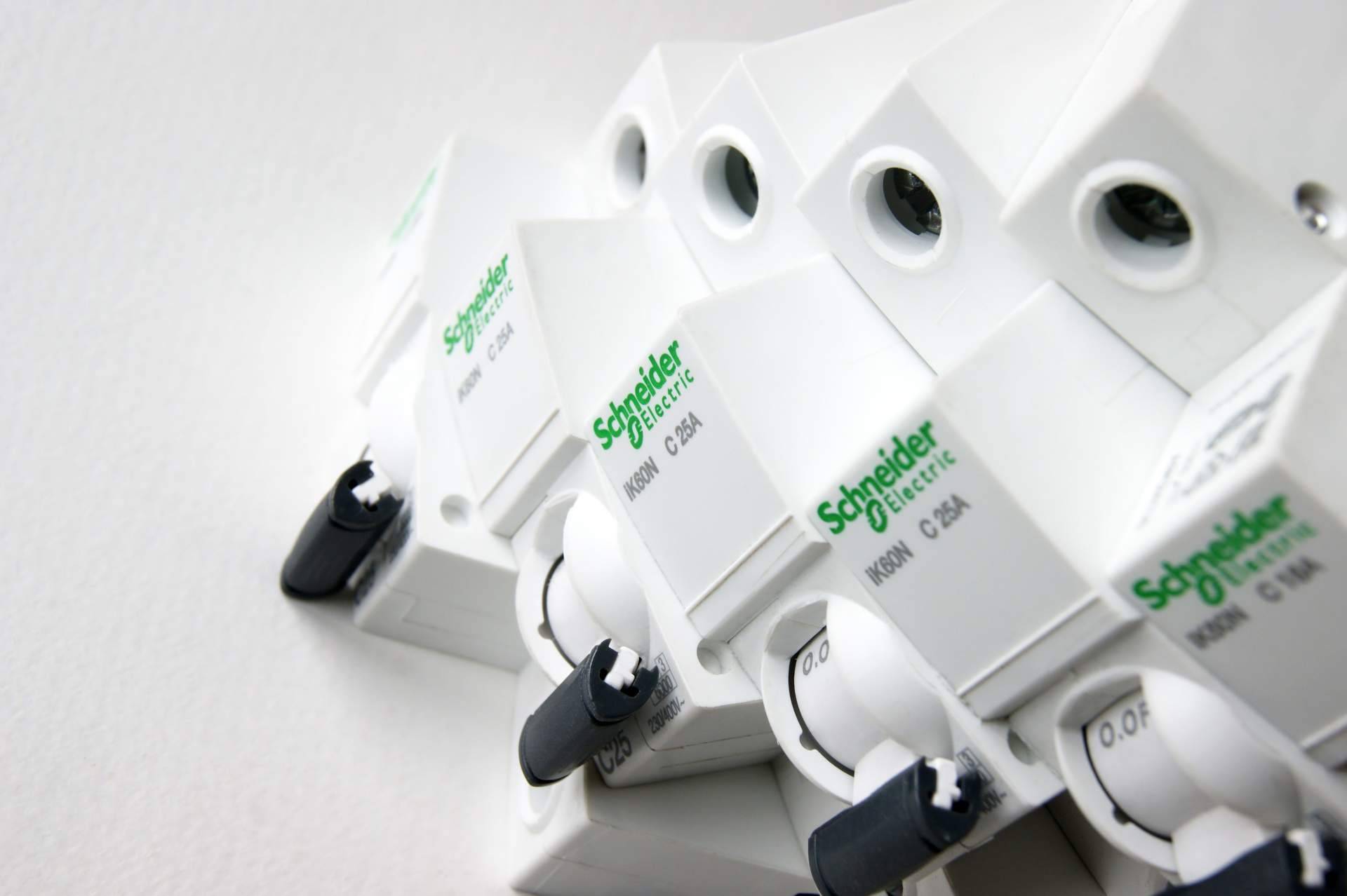 Cadenza Electric amplía su oferta de material eléctrico Schneider Electric para profesionales