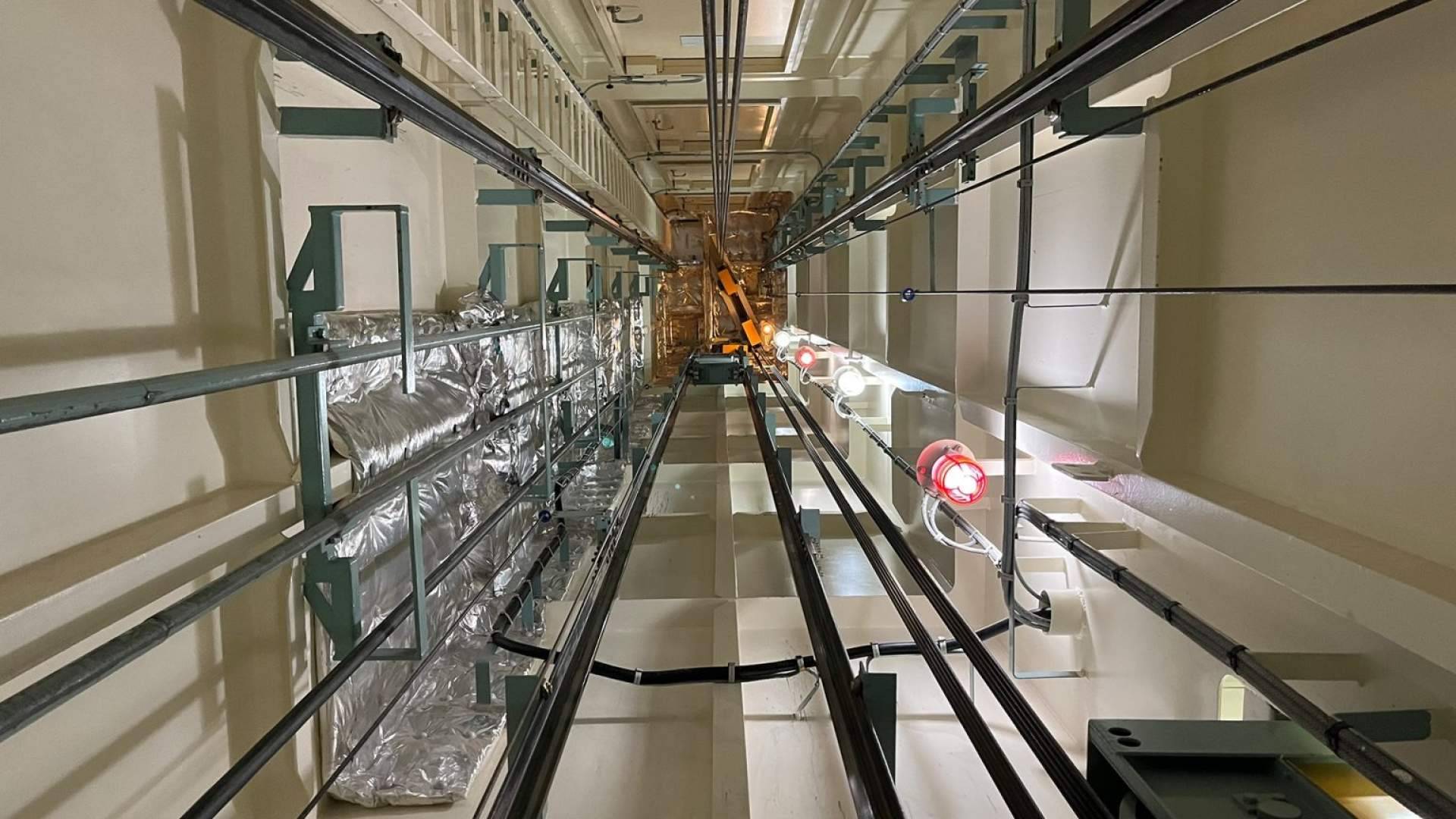 Cuando un ascensor falla en alta mar: el valor de un servicio técnico marítimo disponible 24/7