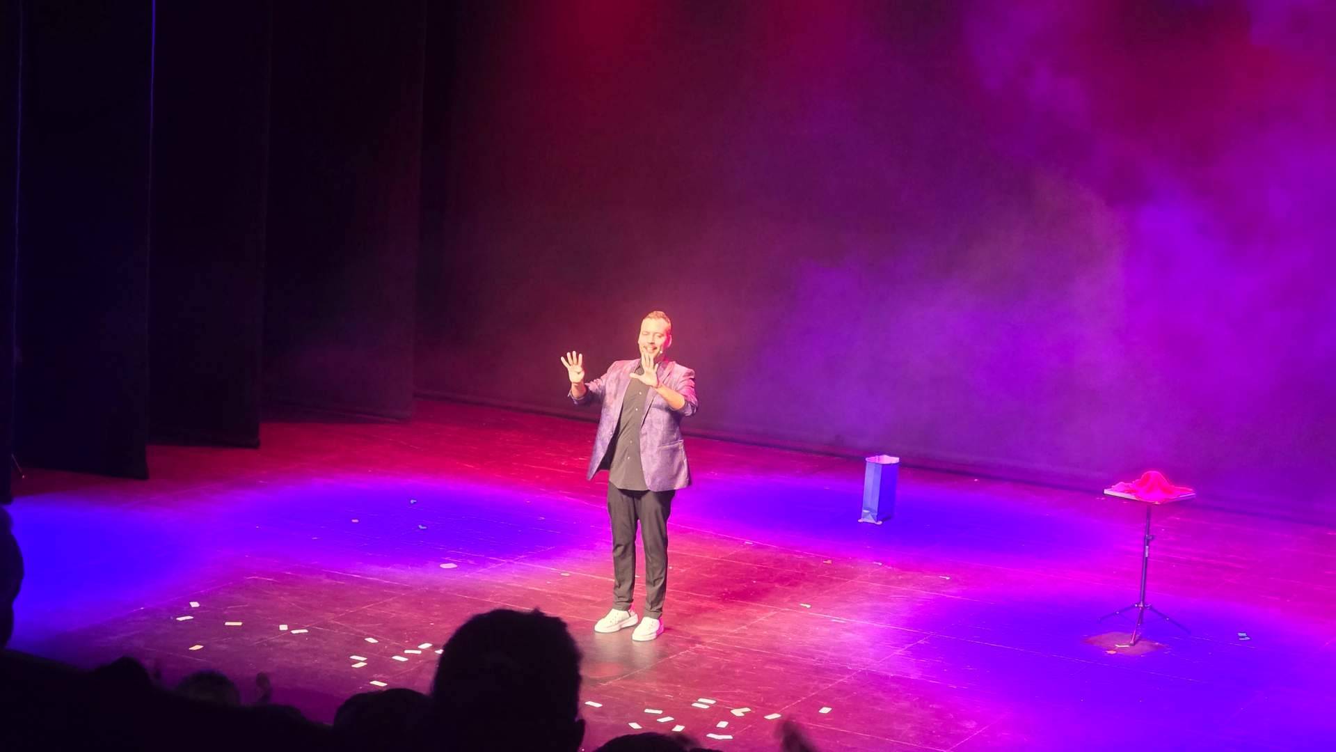 Gerardo Martínez inicia una nueva temporada como mago para eventos y empresas