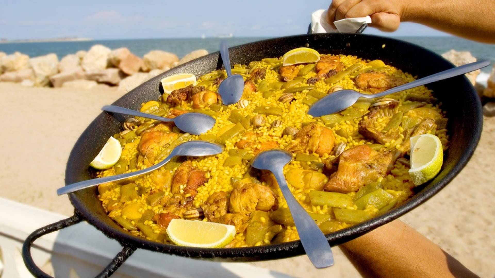 En Asturias, el arroz cierra la comida; en València es el protagonista