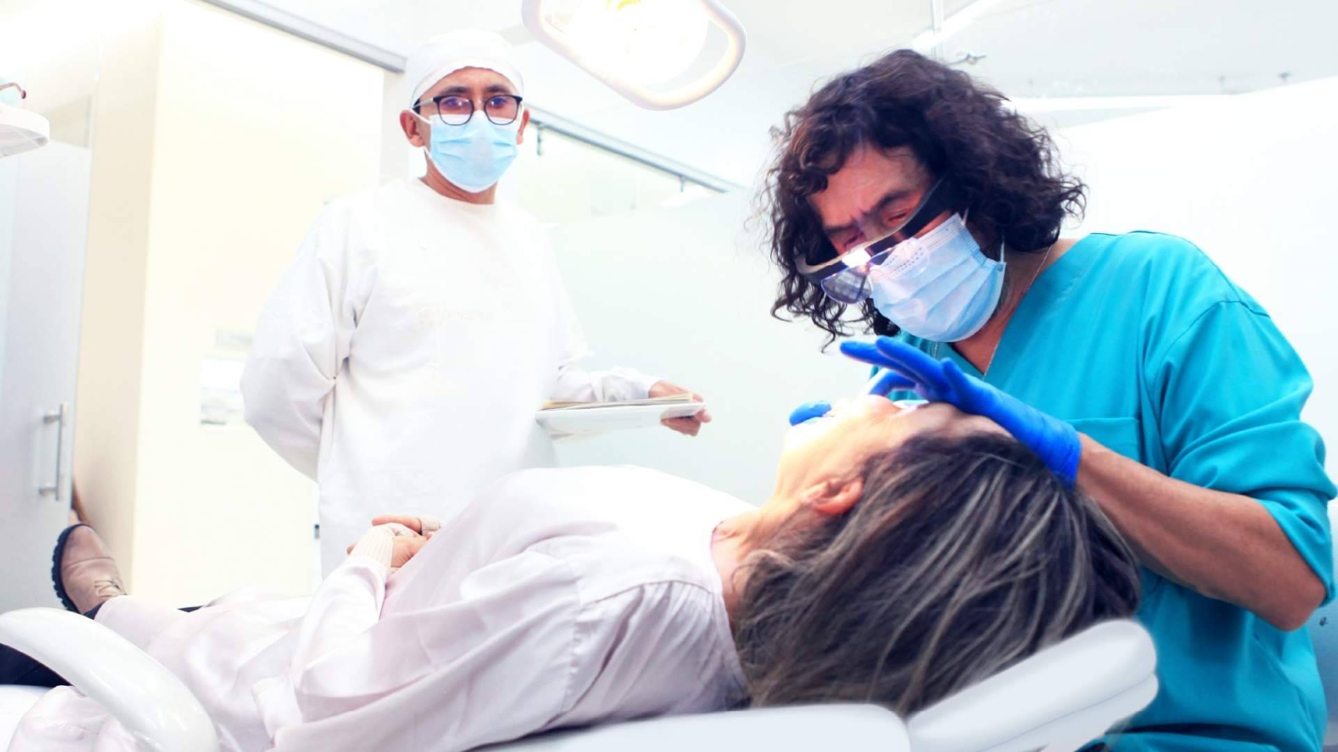 Odontología de Marlon Becerra combina estética y funcionalidad en sus tratamientos de diseño de sonrisa