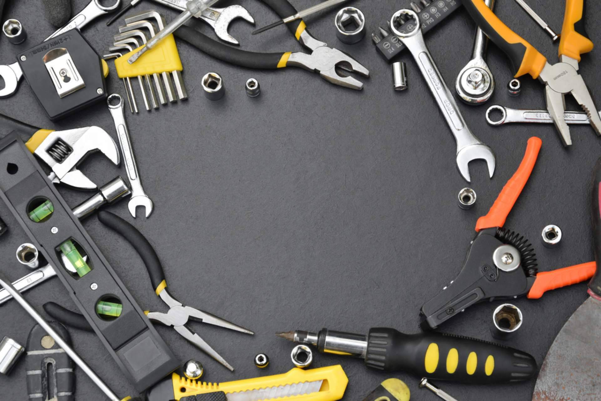 El coste invisible de las herramientas baratas; por qué Knipex y DeWalt marcan la diferencia en el trabajo profesional