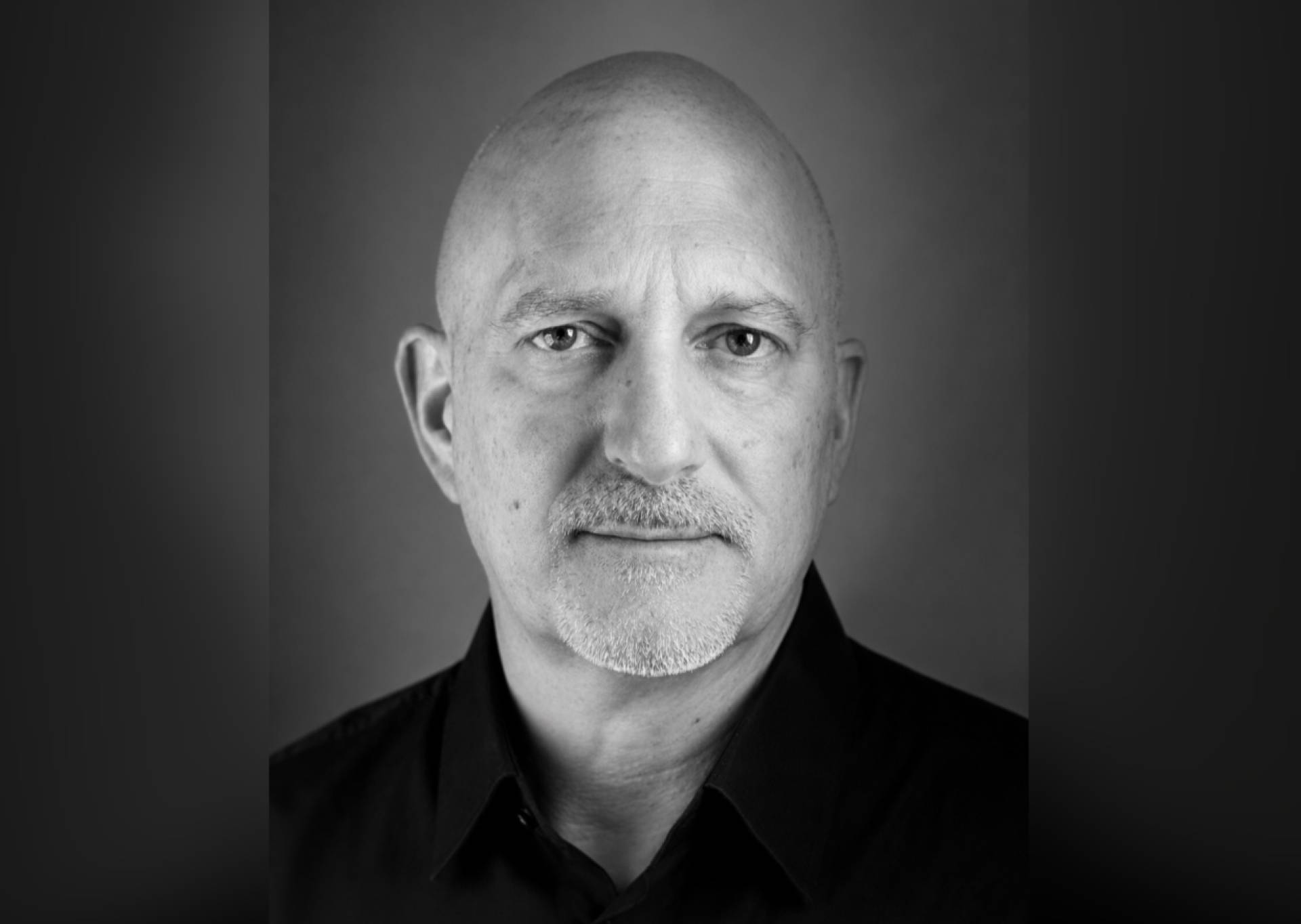 Miguel Garbaye indaga en la memoria familiar en La luz de las Sombras
